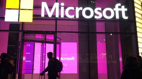 Los problemas en la cadena de suministro  de Apple y el potencial lastre los números de la compañía durante la campaña navideña terminaron por favorecer a Microsoft. Foto de Swayne B. Hall/Archivo AP.