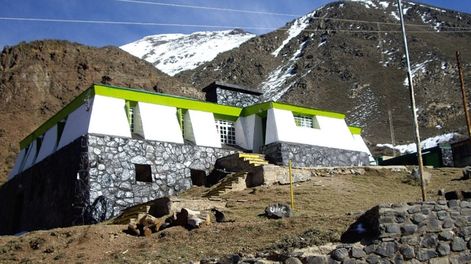 Los Andes | El refugio fue construido en 1969, cuenta con 36 plazas y los andinistas lo usan para prepararse para subir el Aconcagua. Foto: gentileza UNCuyo