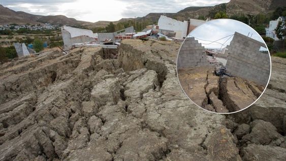 Impactante desplazamiento de tierra destruyó casas y obligó a evacuar a más de 90 familias en Comodoro Rivadavia.