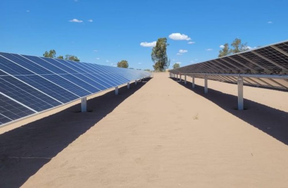 Tendrá 11.500 paneles e inyectará energía al Sistema Argentino de Interconexión. Su construcción está a cargo de una empresa mendocina e incorpora, por primera vez paneles bifaciales.