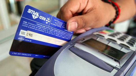 Al pasar la tasa al 5,83% mensual, representa una tasa del 17,5% para una compra en tres cuotas y del 35% para una en seis cuotas. Foto: Web Foto: Web.