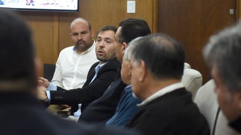 Jerónimo Shantal, director de Minería de Mendoza, toma la palabra en uno de los pasajes de reunión de hoy.