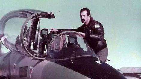La hazaña de Owen Crippa: el piloto argentino que atacó solo a la flota británica en la Guerra de Malvinas.&nbsp;