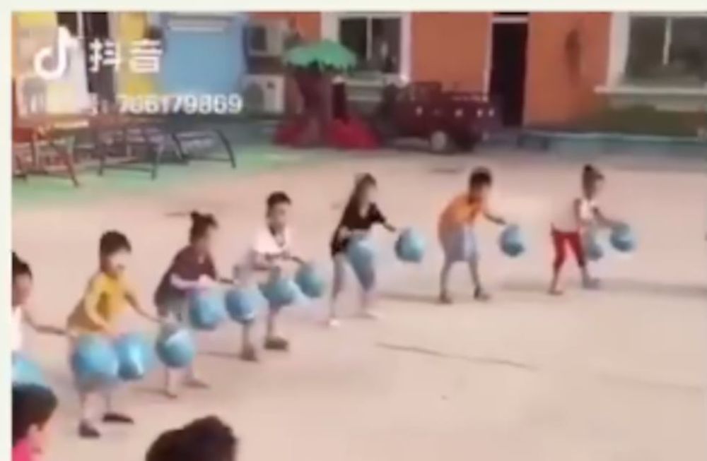 “Cooperación”: el juego de niños de 5 años que habla del compromiso social