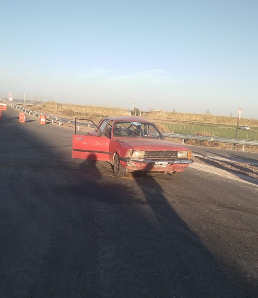 Maipú: un choque entre un auto y una moto dejó una víctima fatal.