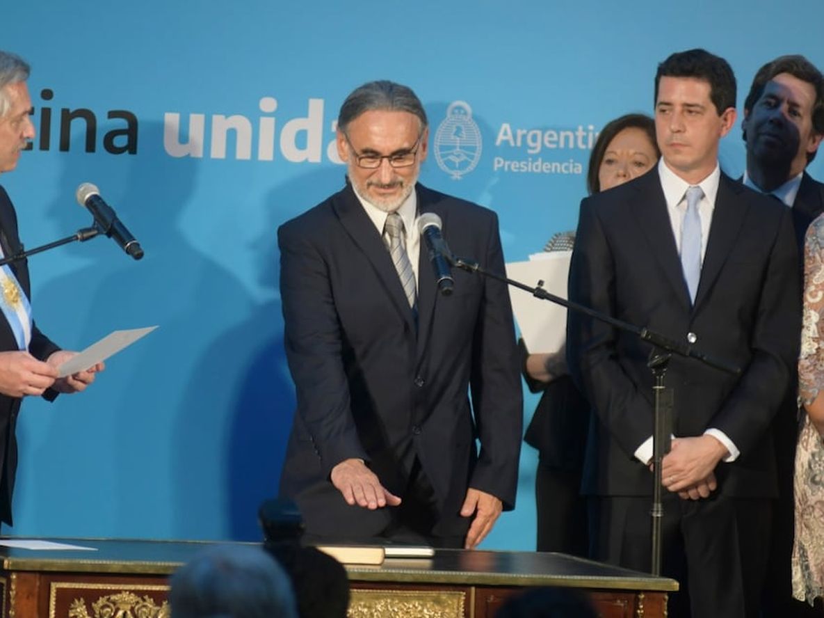 Para aumentar el gasto público, el Gobierno sube las retenciones
