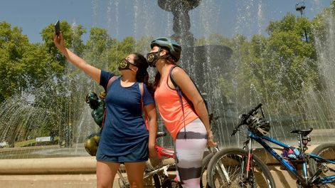 Los Andes | Ser joven y saludable hace que la OMS no los priorice para la vacuna contra el Covid-19 que se espera que salga en 2021. Orlando Pelichotti / Los Andes