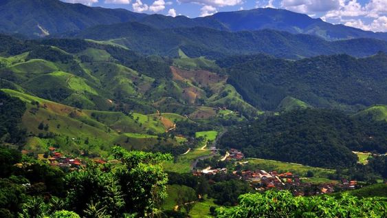 el hipnotico pueblito de brasil con cascadas y selva atlantica: un lugar mistico de montanas y rios cristalinos