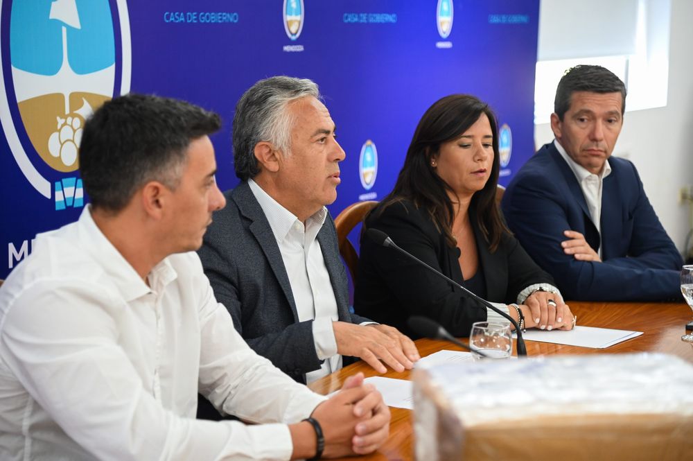 Cornejo habló en la apertura de sobres para la mejora del Acceso Este y le metió presión a Santilli por las rutas nacionales. Foto: Prensa Gobierno de Mendoza.