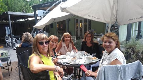 Los Andes | Un grupo de amigas que se hacen llamar  las viejas macristas pelo de cocker planchado”, decidieron presentarse como fiscales de mesa durante las PASO 2021.