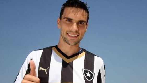 El sueño de los amantes del fútbol: pisada y caño para humillar a un rival en un segundo