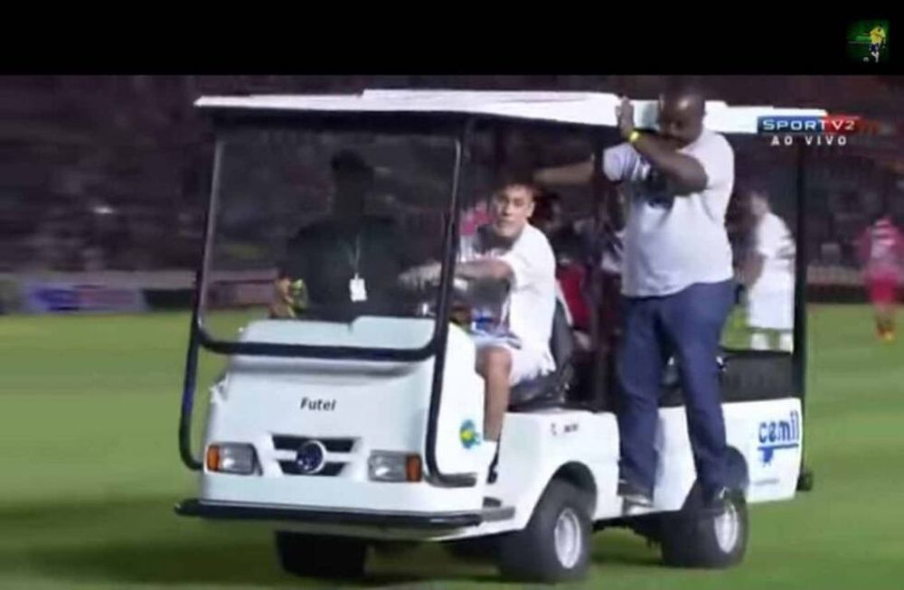 Video: Neymar demostró ser un buen conductor de carrito de auxilio médico