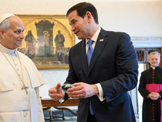 El Papa León XIV con el enviado de Trump, Marcos Rubio.