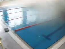 Video: un misil ruso impactó sobre una piscina en Ucrania con varias personas dentro del agua