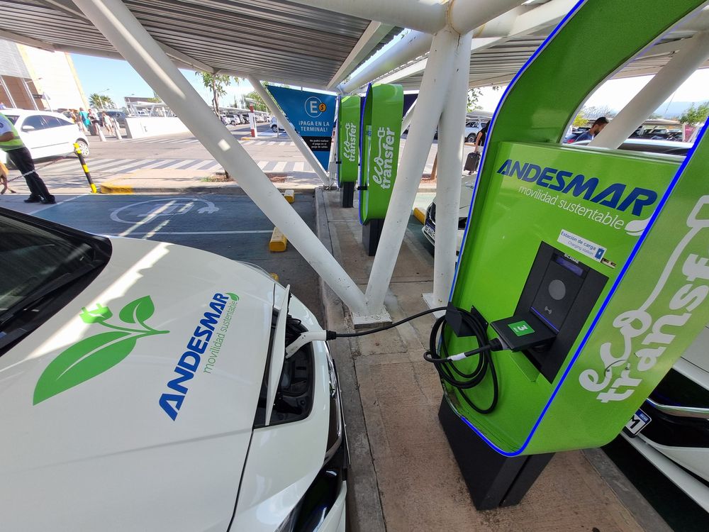 Autos eléctricos: baja de aranceles y fuerte apuesta por los híbridos. Foto Daniel Caballero / Los Andes