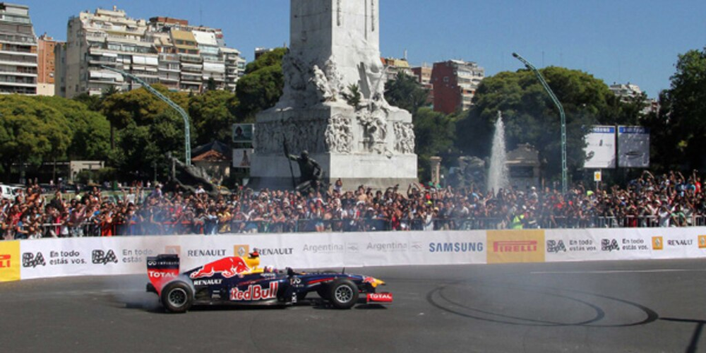 Daniel Ricciardo en una exhibici&oacute;n de Buenos Aires en 2012.
