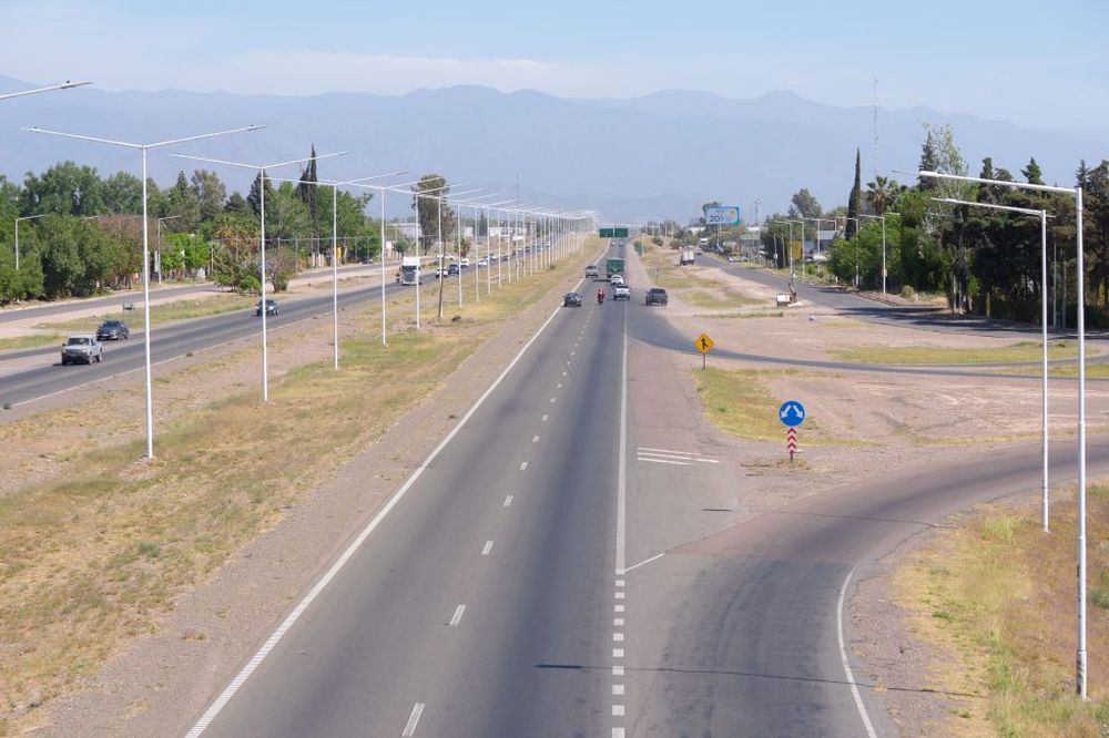 Milei cedió un tramo de la Ruta 7 de casi 30 kilómetros entre San Martín y el ingreso a la capital mendocina.