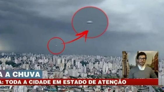 Momento único: apareció un OVNI en el vivo de un noticiero