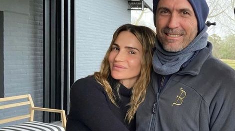 asi viven maria vazquez y adolfo cambiaso: caballeriza propia, mansion de tres pisos y una cocina con isla de marmol