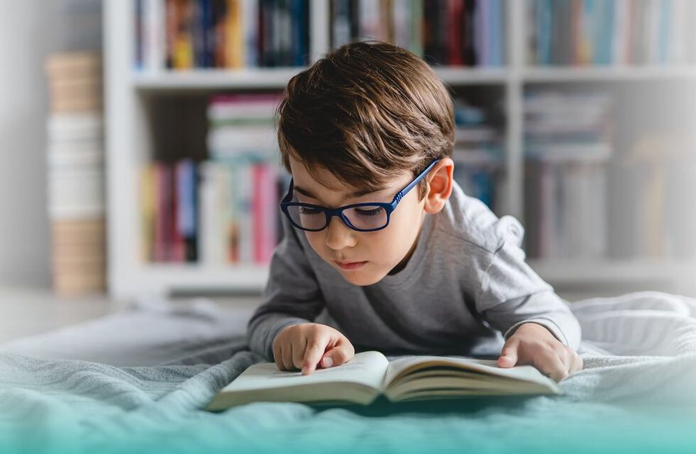 El avance de la miopía en los niños también podría deberse al uso de anteojos convencionales