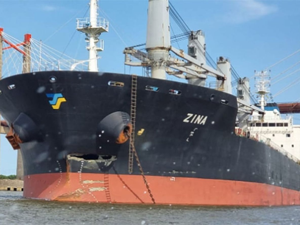 Buque choca en puente Zárate Brazo Largo