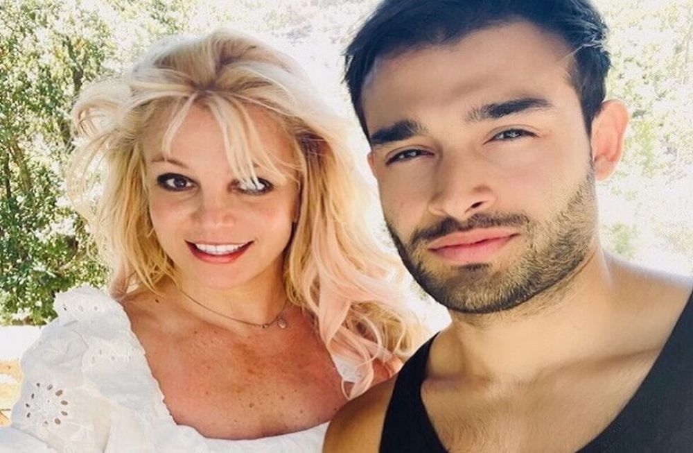 Britney Spears anunció su casamiento con Sam, su novio y entrenados personal