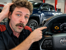 lleva su toyota al mecanico porque se prendio la luz del check, pero el mecanico descubre que no debia hacerlo