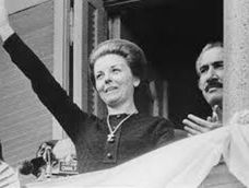 Isabel Perón durante su presidencia junto al sindicalista Casildo Herrera.. Isabel Perón durante su presidencia junto al sindicalista Casildo Herrera..