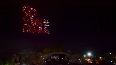 Un show de drones deslumbró a los espectadores del Acto Central de la Vendimia y sorprendió al finalizar el espectáculo 90 Cosechas de una misma cepa