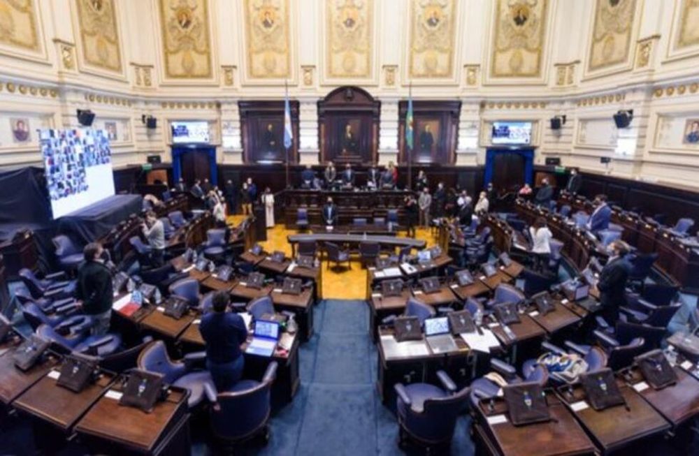 La Legislatura bonaerense convirtió en ley un proyecto que establece que los intendentes podrán ser reelectos por un período consecutivo.