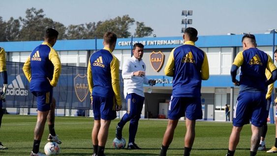 Sebastián Battaglia habló fuerte con el plantel. ¿El DT seguirá en 2022?