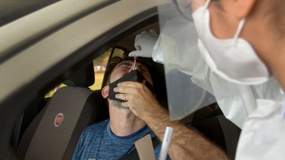 coronavirus en mendoza: crecieron los contagios pero bajo el numero de fallecidos por semana