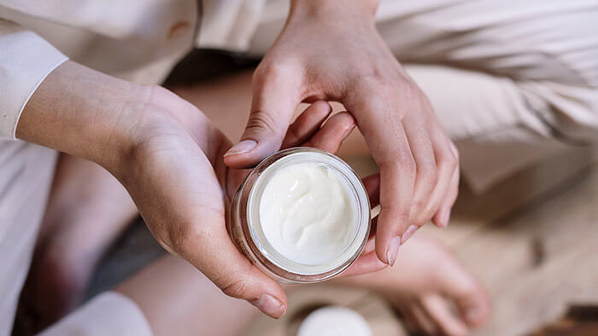 Los 10 consejos que recomiendan los dermatólogos para proteger la piel durante el invierno