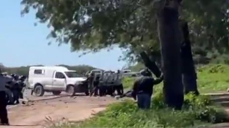 Impactante: un manifestante atropelló a tres policías durante un corte de ruta en Formosa