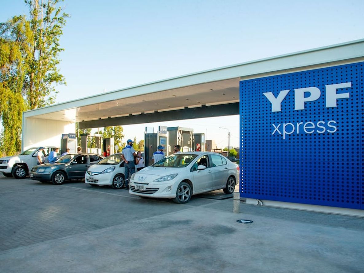 La Secretaría de Energía informó la aprobación del procedimiento para autorizar el expendio de combustibles líquidos