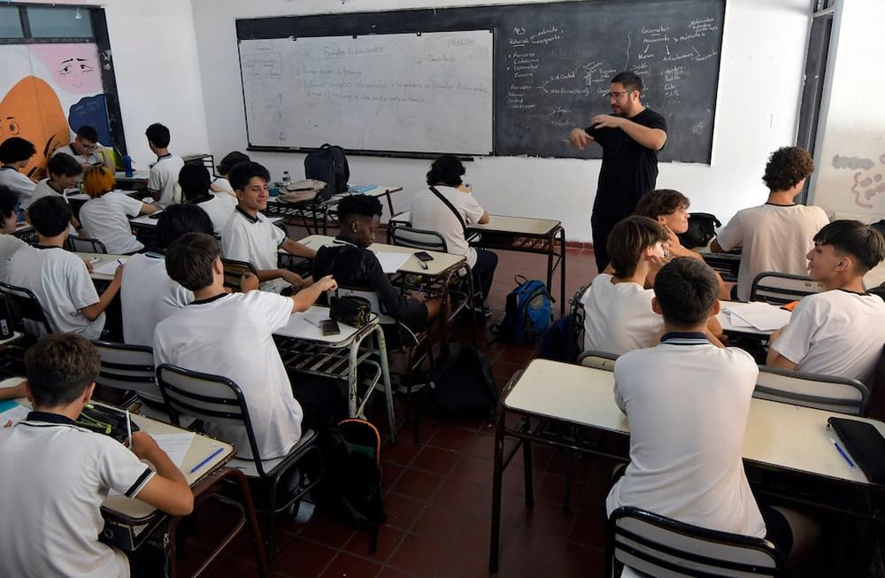 Inicio de clases 2024Por RESOLUCIÓN 7807/23 de la Dirección General de Escuelas, inicio del ciclo escolar nivel secundario en Mendoza para el 2024.Escuela José Vicente ZapataFoto: Orlando Pelichotti