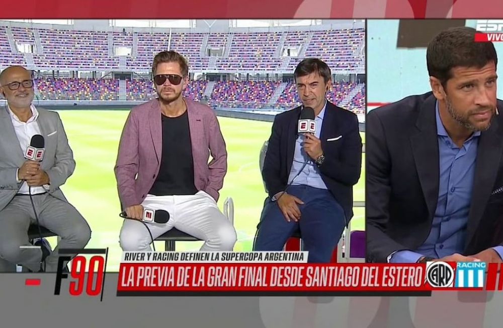 Tenso cruce entre Marcelo Benedetto y Sebastián Domínguez en los estuios de ESPN FC. / Gentileza.