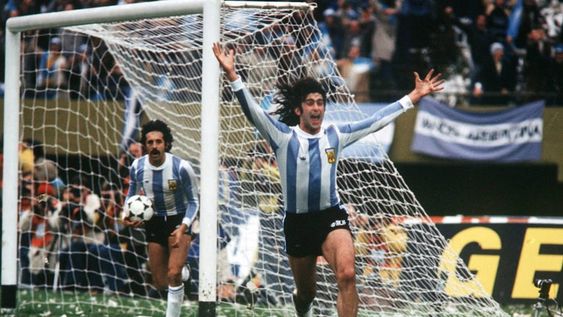 Mario Kempes, campeón del Mundial 1978 ante Holanda, ingresa al top 3 de ChatGPT (Prensa Fifa)