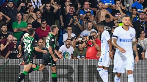 Domenico Berardi tuvo un altercado con un aficionado afuera del estadio en el partido del Sassuolo vs Módena por la Coppa Italia. / Gentileza.