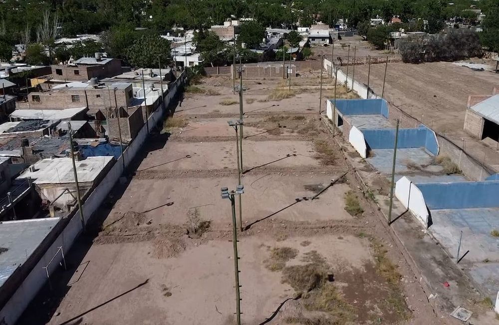 Terrenos de la casa donde vivía Gil Pereg, el israelí condenado a perpetua por los asesinatos de su madre y su tía que falleció el último domingo en el hospital psiquiátrico donde cumplía la condena.  | Foto: archivo Los Andes