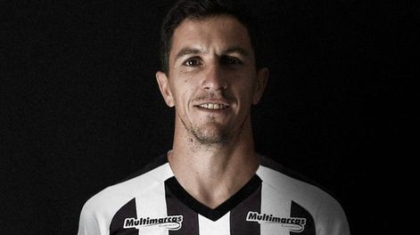 “Lo cuidaremos muy bien, River”, la original presentación de Nacho Fernández en Brasil. / Gentileza.
