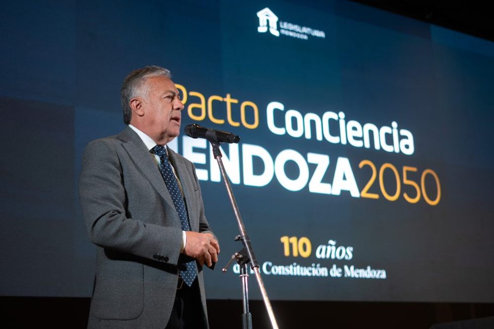 El gobernador insistió en que la reforma debe respetar los procedimientos establecidos por la Constitución y vinculó el bajo nivel de votantes con la necesidad de revisar la organización de los comicios.