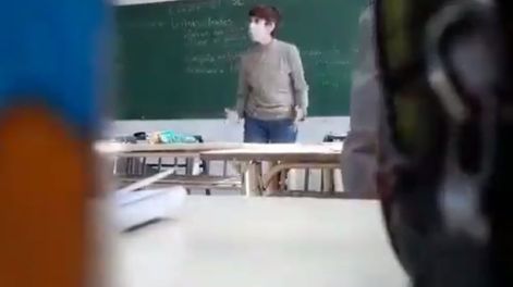 Los Andes | A los gritos, una profesora adoctrinó a un alumno contra el macrismo.