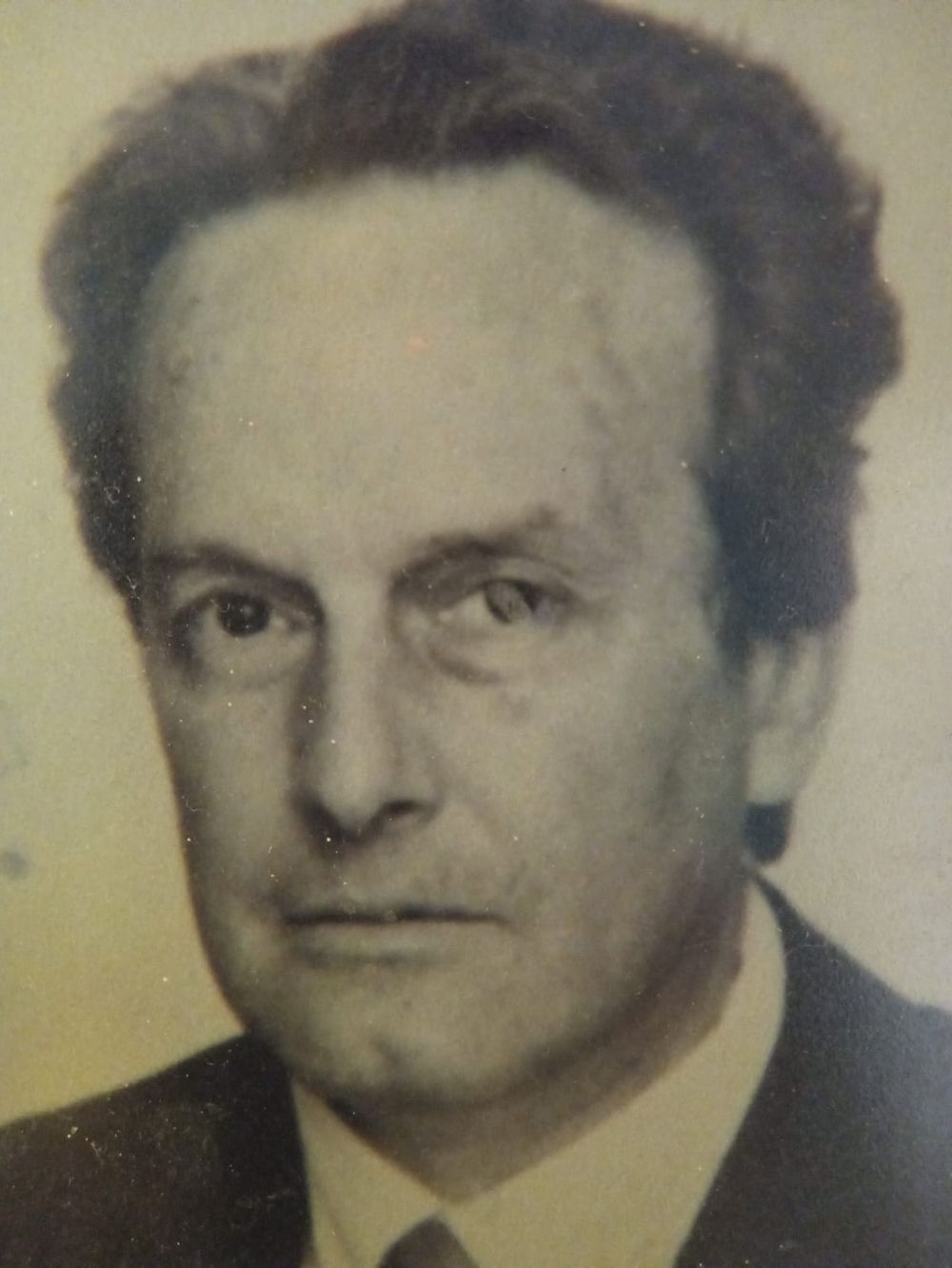 Amante del automovilismo, comenzó en la sección de Deportes y luego se lució en Información General.&nbsp;