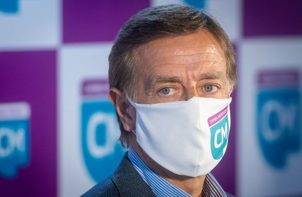 El gobernador Rodolfo Suarez durante la presentación de precandidatos para las elecciones legislativas del frente Cambia Mendoza. Foto: Ignacio Blanco / Los Andes