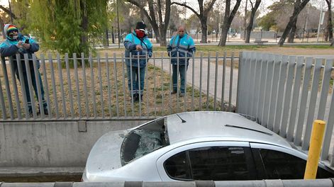 Mendoza 21 de julio de 2021 PolicialesAccidente automovilístico.En calle Ituzaingó esquina Corrientes, dos automóviles chocaron , dejando el saldo de una menor herida.Foto y video: Orlando Pelichotti / Los Andes