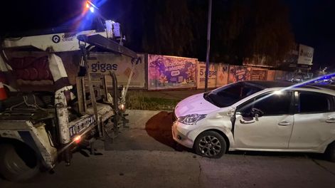 Choque entre una moto y un auto en Godoy Cruz