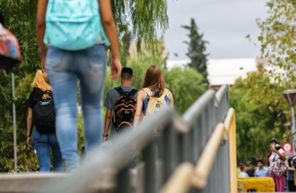 La UNCuyo recibe cada vez más aspirantes pero solo ingresan 3 de cada 10.