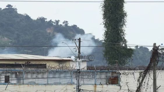 Desde el fin de semana se registraron violentos episodios en la Penitenciaría del Litoral, Ecuador. En Guayas, cárcel de Guayaquil, se registraron seis muertos y once heridos. Foto: EFE / Jonathan Miranda