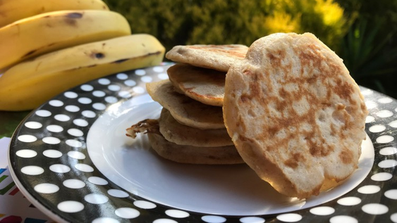 Pan de banana en porciones pequeñas que pueden rescatarte en el día.